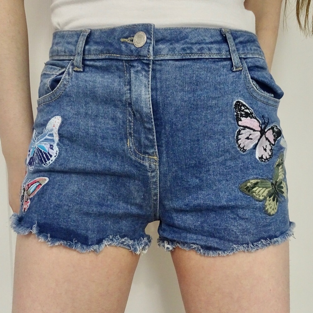 BUTTERFLIES SHORT SHORTS - Picture 4 of 5